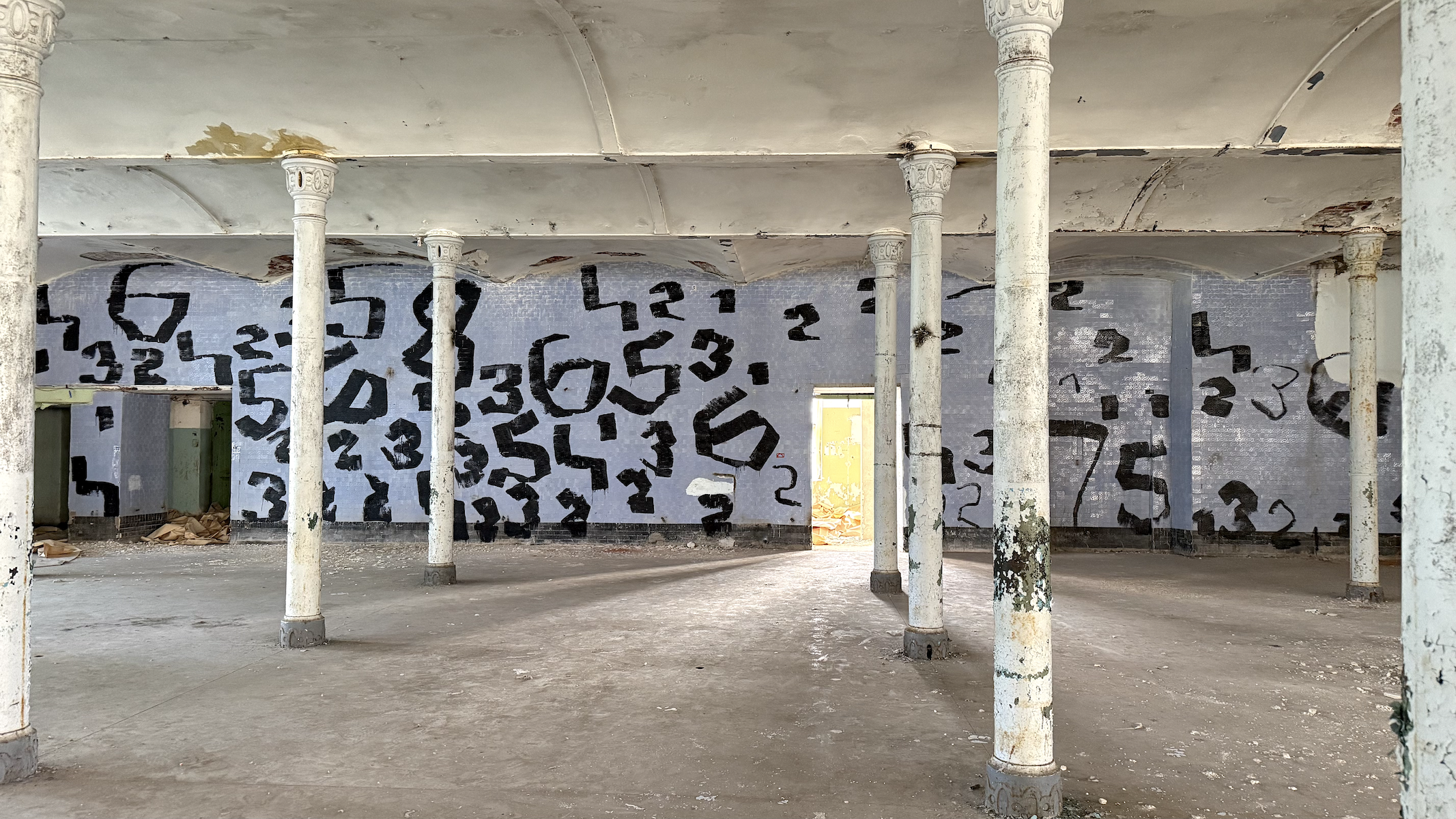 Must sinivalgel (Detail)
Oleksiy Koval, 2026
approx. 4 m × 30 m, wall paint on tiles
Kreenholmi Manufaktuur, Narva