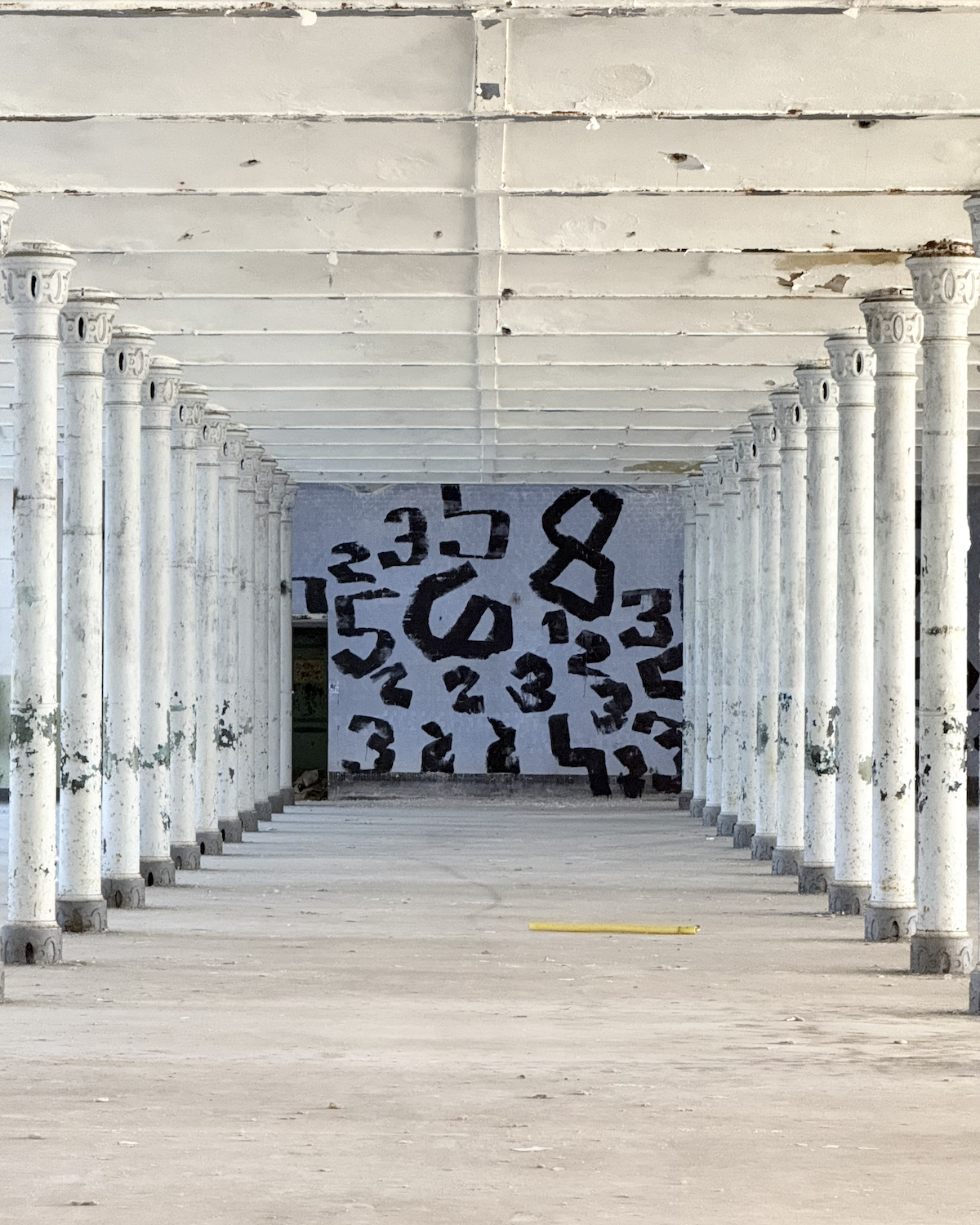 Must sinivalgel (Detail)
Oleksiy Koval, 2026
approx. 4 m × 30 m, wall paint on tiles
Kreenholmi Manufaktuur, Narva